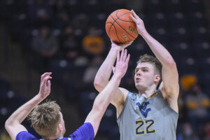 NOTEBOOK: Sean McNeil overcomes bumps and a poke to the eye to lead West Virginia past Kansas State